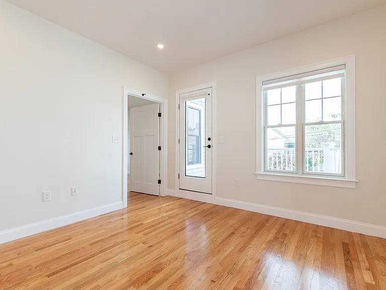 210 Adams St #3 — Photo 4