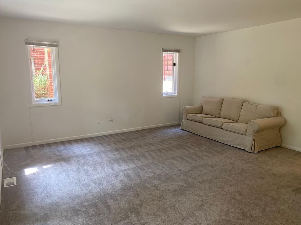 Living Room.

The sofa is available for purchase ($200). If not interested, landlord will remove sofa before tenant moves in.

Sofa details: IKEA Uppland ($849 retail)