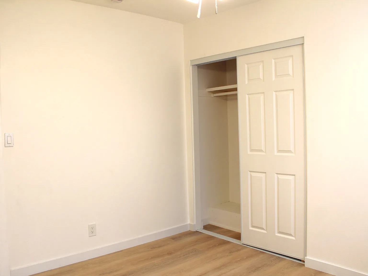 2 bed, 900 sqft, $3,300 — Photo 4