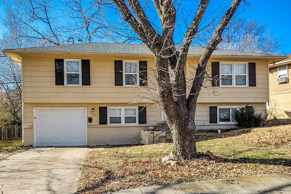 4 bed, 2.0 bath, 1100 sqft, $1,825 — Photo 1