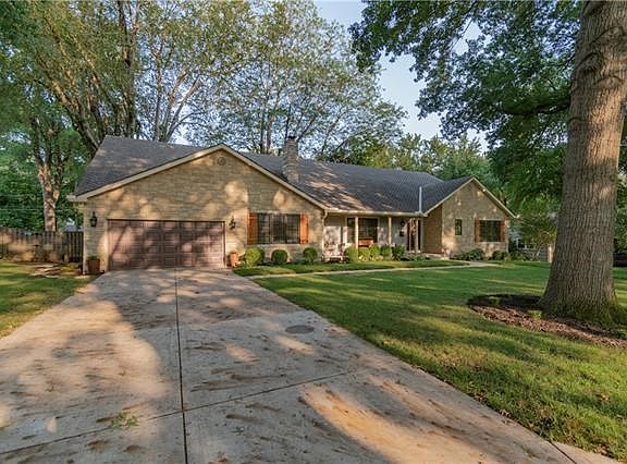 2nd image of 5901 Reinhardt Dr