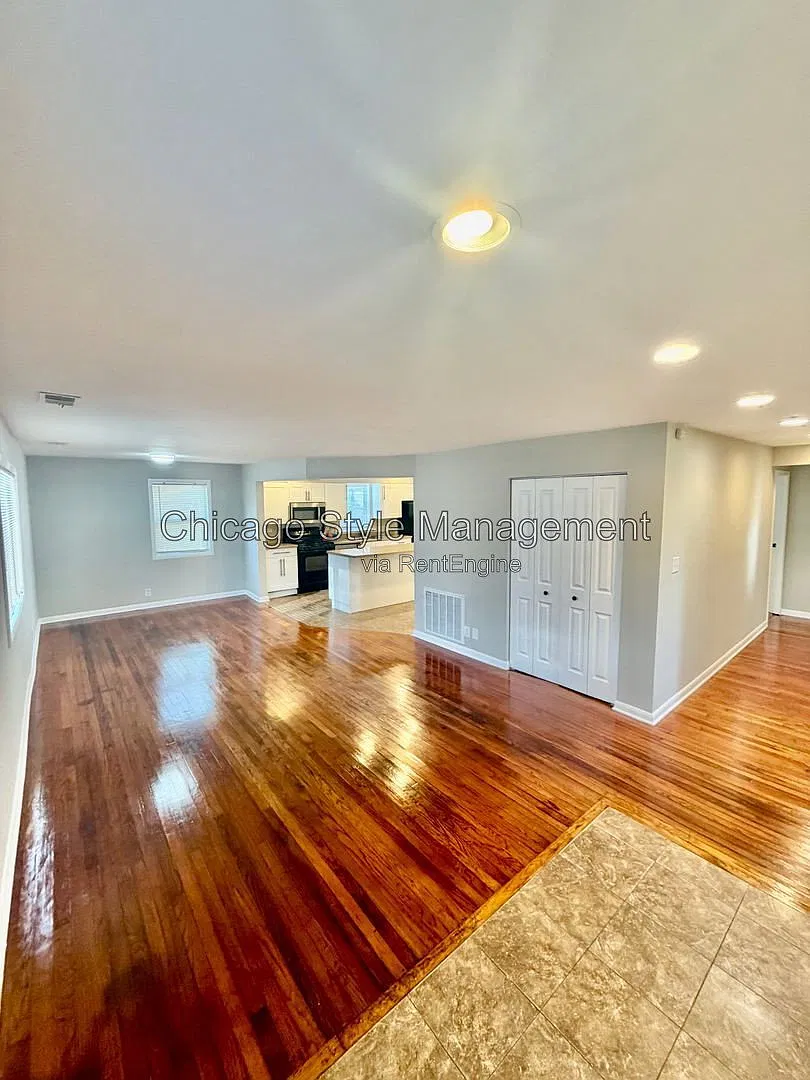 4 bed, 2.0 bath, 1423 sqft, $2,575 — Photo 3