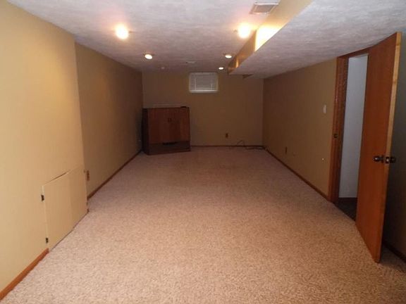 2nd image of 211 Park Ave