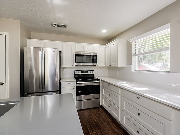 5th image of 15470 Carmel Dr