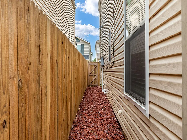 1403 Romo Plz — Photo 6