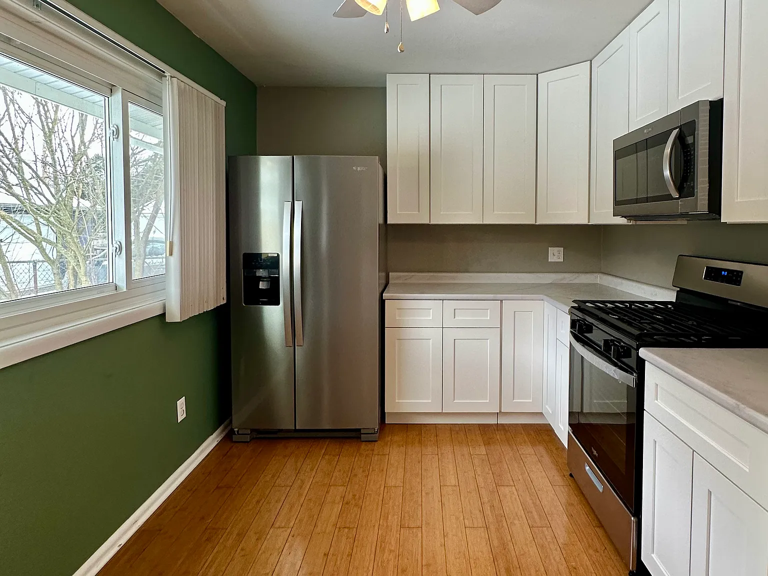 3 bed, 1025 sqft, $2,050 — Photo 4