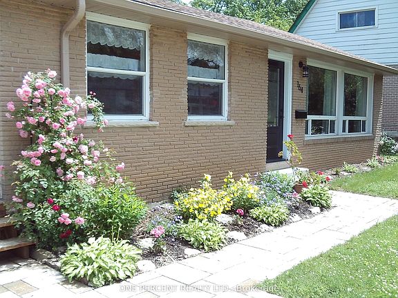 3rd image of 164 Redford Cres
