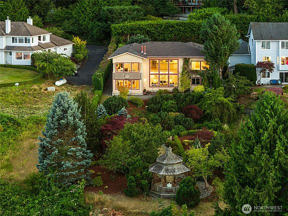 2nd image of 11075 NE Carmody Lane