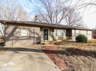 714 Midland Ave, Manhattan, KS 66502