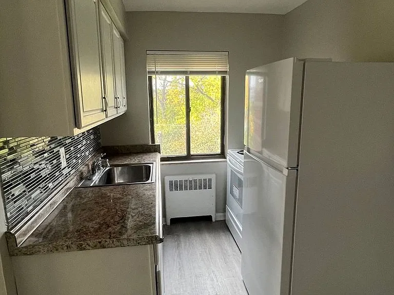 Newly Upgraded Apartments -The Courtyard at Park Hills, Minutes from Downtown — Photo 34