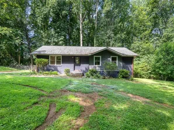 211 Caterpillar Ln, Pickens, SC 29671