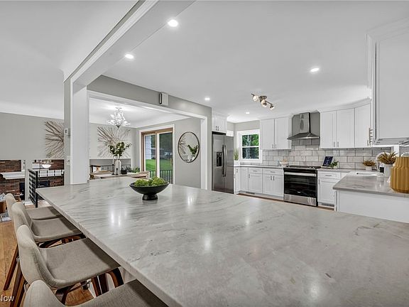 3rd image of 7433 James Dr