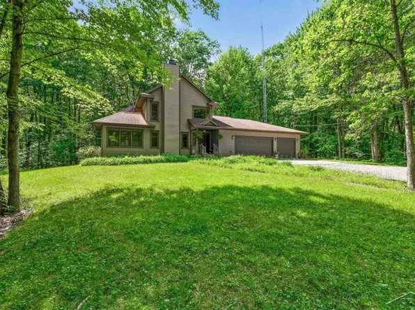 4455 N Ehlers Rd, Midland, MI 48642