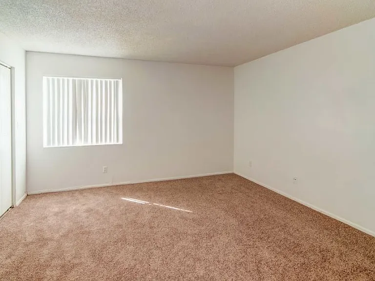 LAUDER RIDGE GARDEN APARTMENTS — Photo 1