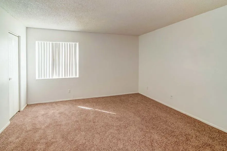 LAUDER RIDGE GARDEN APARTMENTS