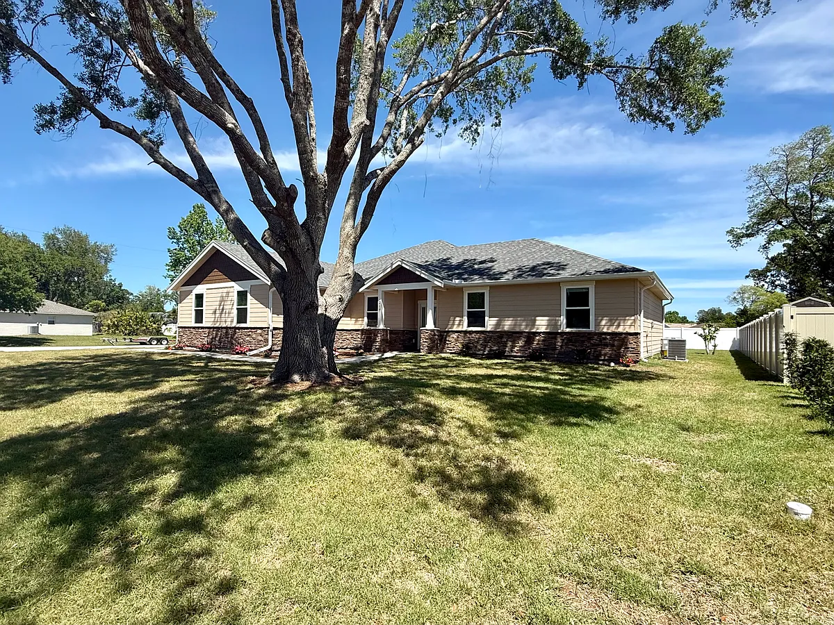 Building Photo - 217 Parkview Dr