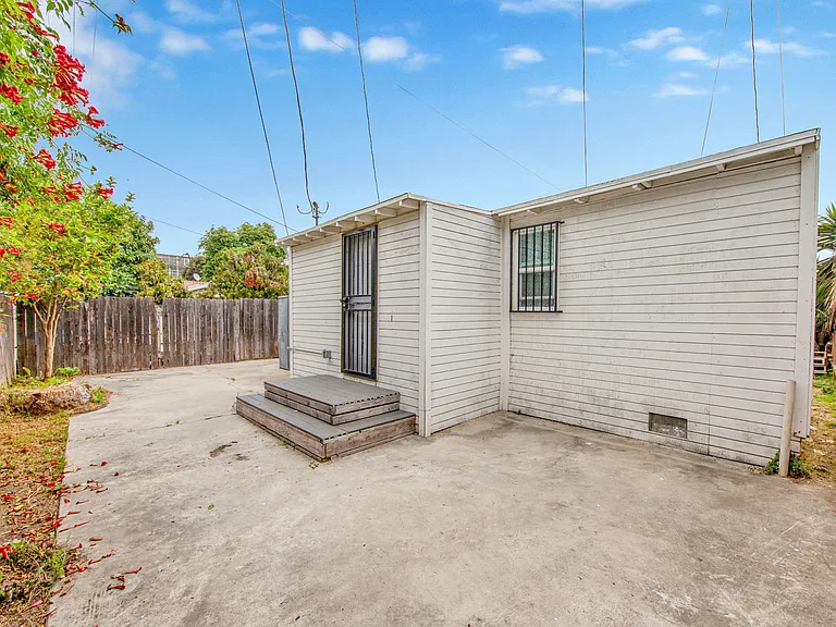 3959 S Halldale Ave — Photo 10