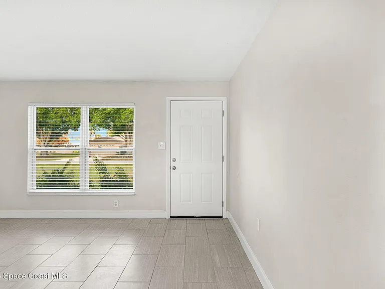 3077 Sea Gate Cir — Photo 7