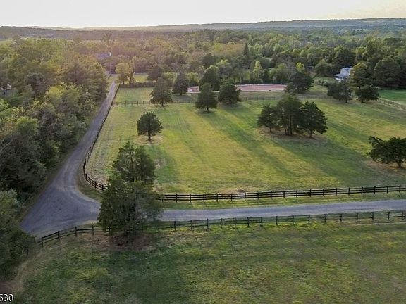 3rd image of 1015 Cherry Hill Rd