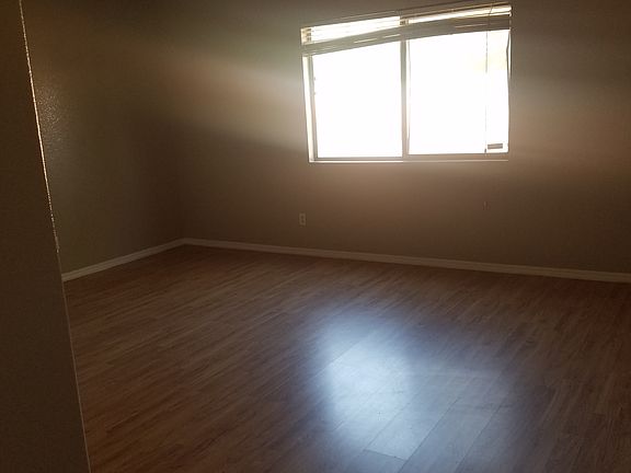 5th image of 3633 N 105th Dr