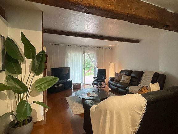 2nd image of 11 Maple Ln