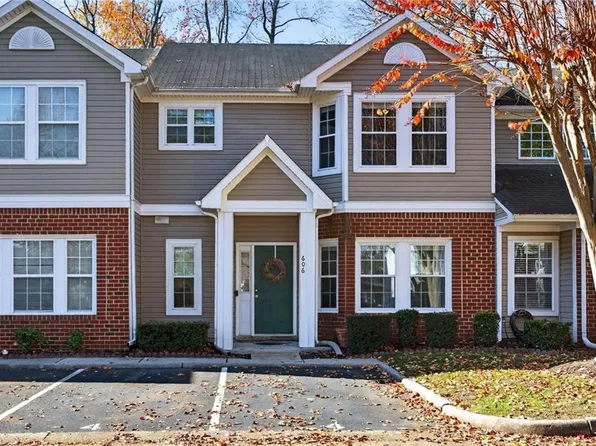 606 Station Square Ln, Chesapeake, VA 23320