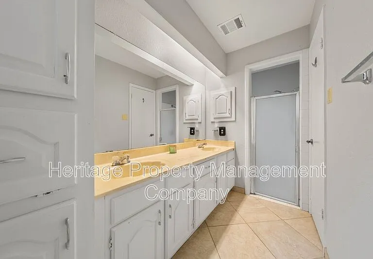 13906 N Hills Village Dr — Photo 17