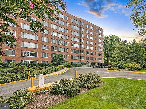 4th image of 4200 Cathedral Ave NW APT 206