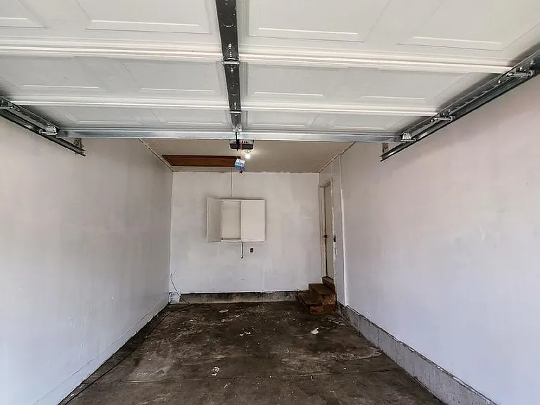 818 S Broadway Ave — Photo 3
