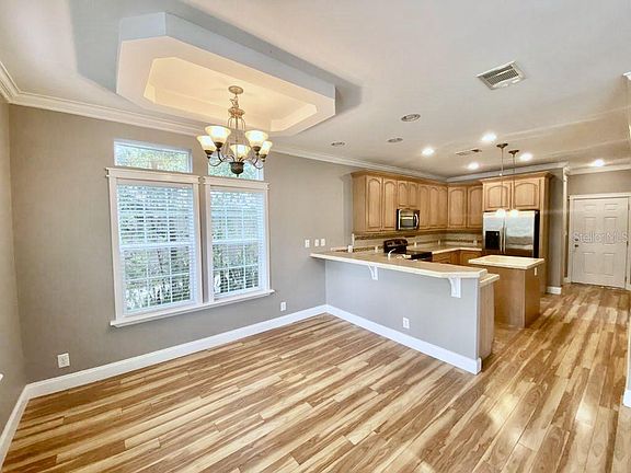 2nd image of 653 Symonds Ave