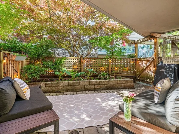 332 Lonsdale Ave #C2, North Vancouver, BC V7M 3M5