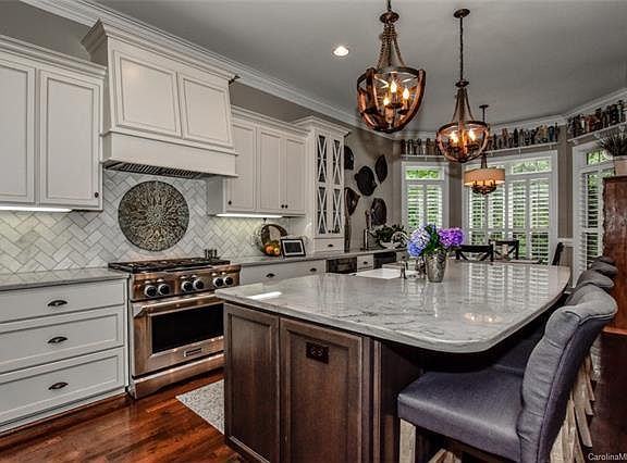 5th image of 176 Mandarin Dr