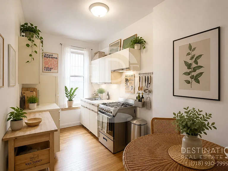 340 7th Ave #4R — Photo 2