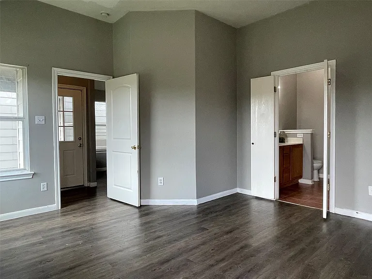 811 Forest Hillside Ln — Photo 15
