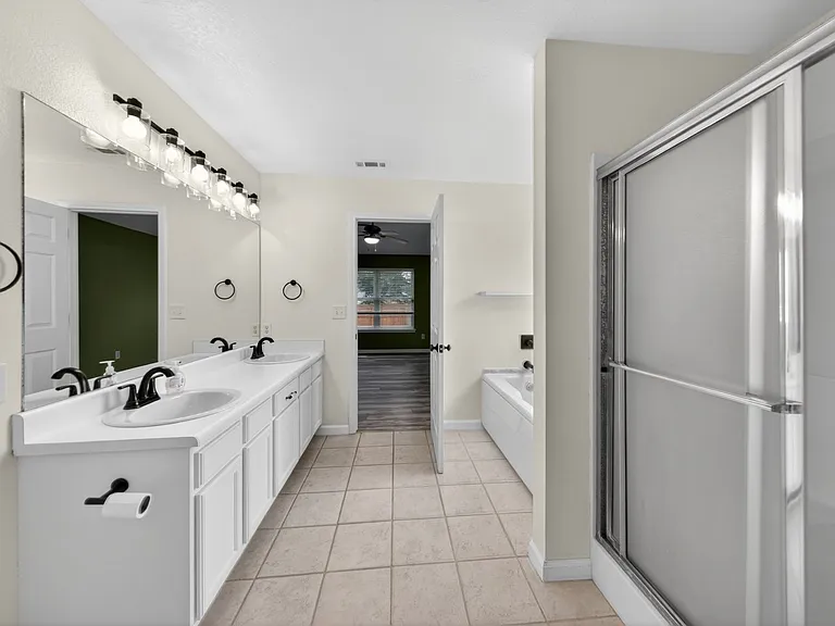 903 Tyra Ln — Photo 18