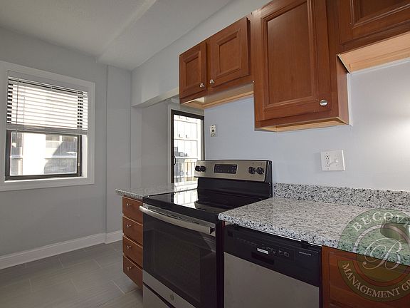 5th image of 4520 N Clarendon Ave APT 505