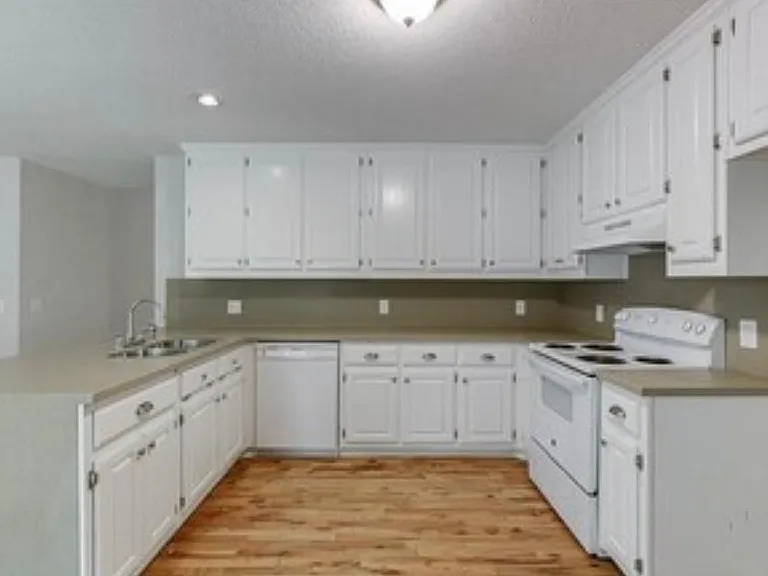 8950 Pine Tree Cir — Photo 30