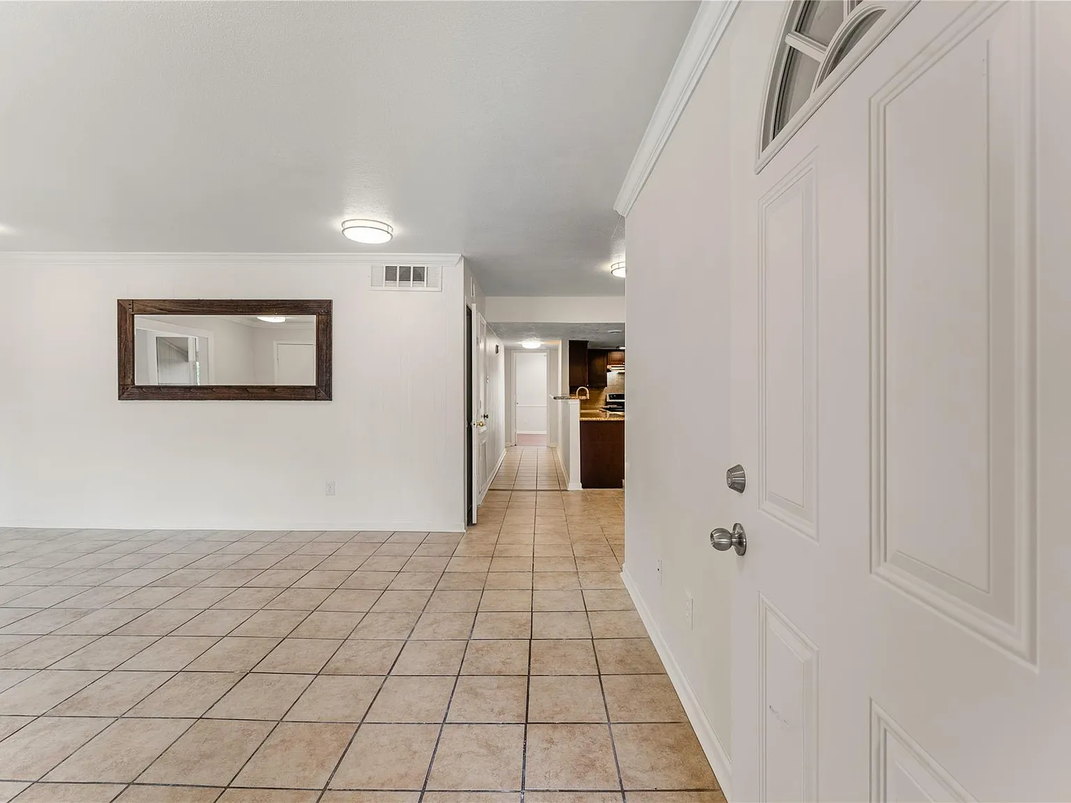 3 bed, 2.0 bath, 1246 sqft, $2,300 — Photo 3
