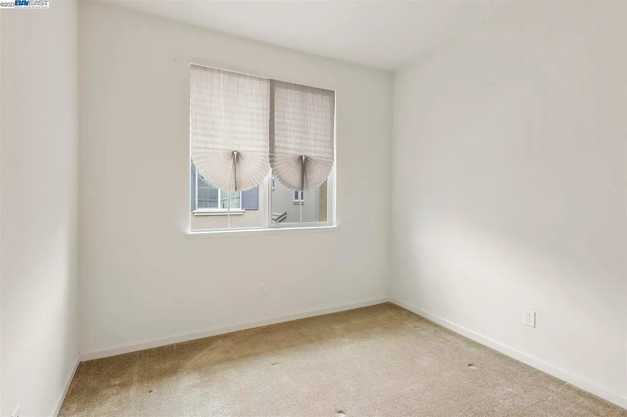 1 bed, 1982 sqft, $1,000 — Photo 3