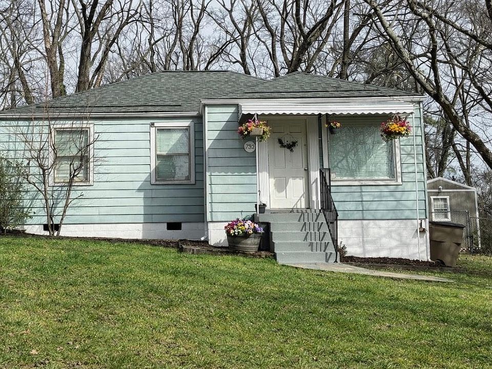 1st image of 732 Carlyle Pl