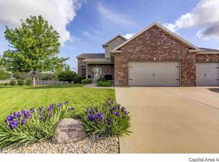 800 Elk Crest Ct, Chatham, IL 62629