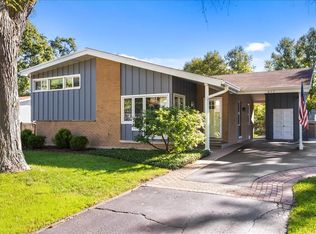677 Timber Hill Rd, Deerfield, IL 60015