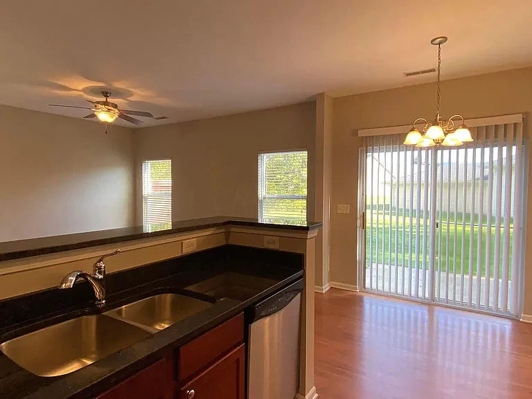 1238 Park Dr — Photo 14