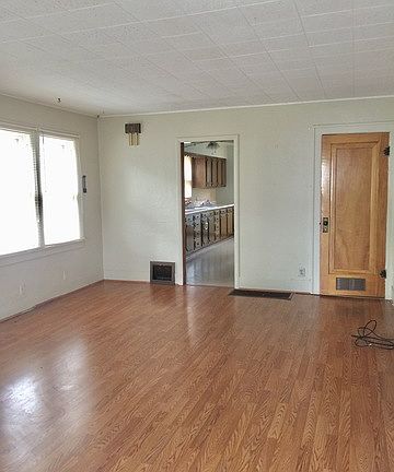 3rd image of 466 Hinman St