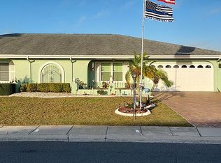 906 Bluewater Dr, Sun City Center, FL 33573