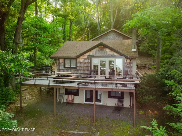 101 Antler Ridge Ct, Hawley, PA 18428