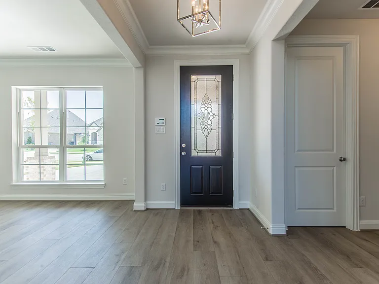 1010 Hunters Creek Dr — Photo 2