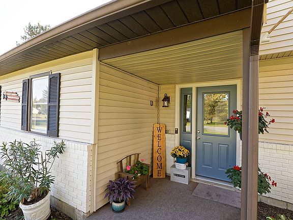 2nd image of 6 Pinewood Dr