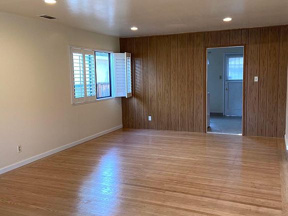 3rd image of 751 Floresta Blvd