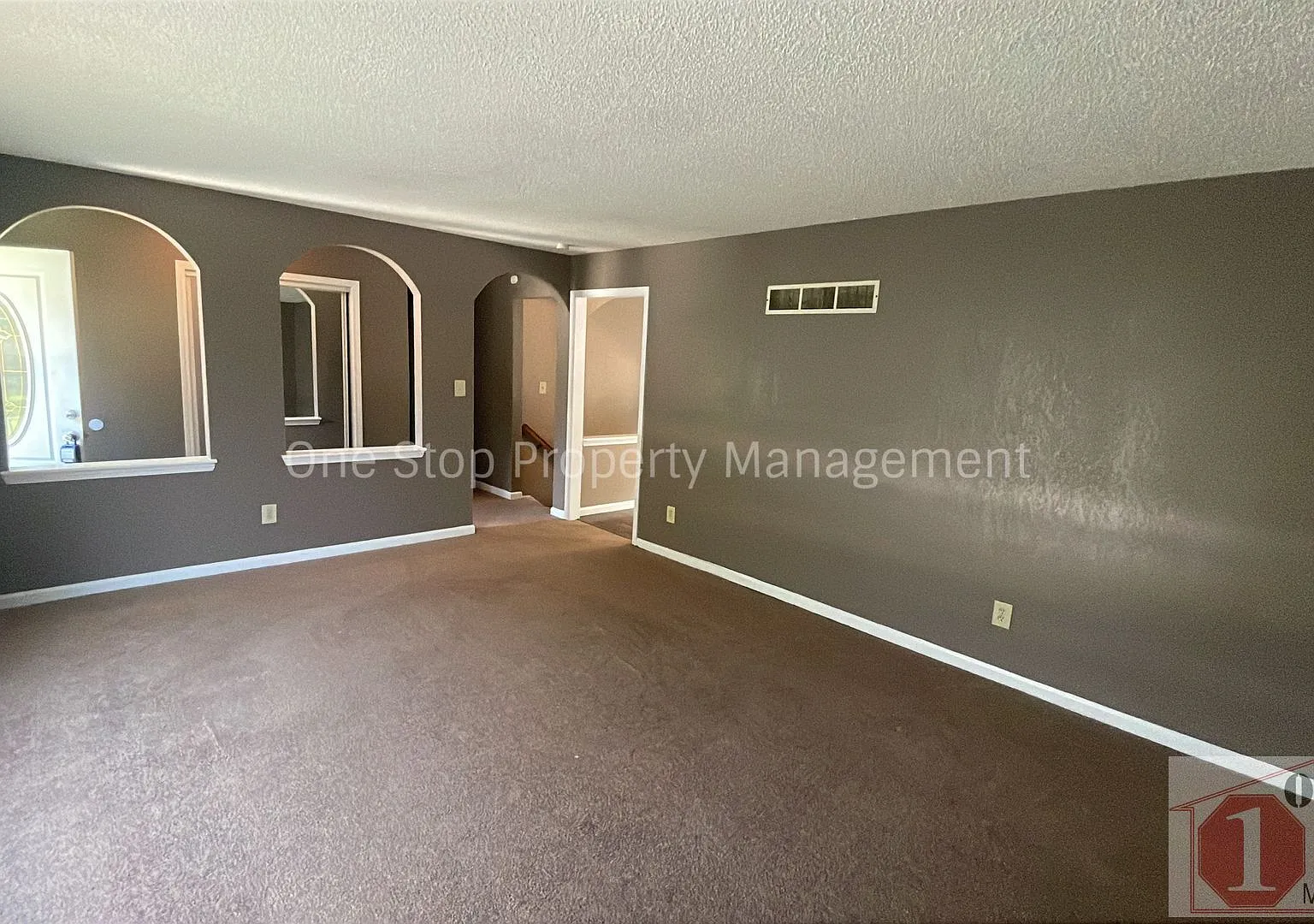 New Price! 3 Bedroom, 2.5 Bathroom with 2 Car Garage in Independence, Missouri — Photo 4